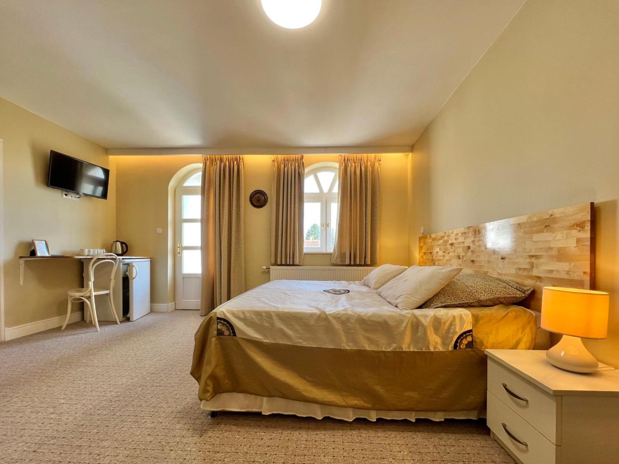 White House Zalakaros Hotel Bagian luar foto